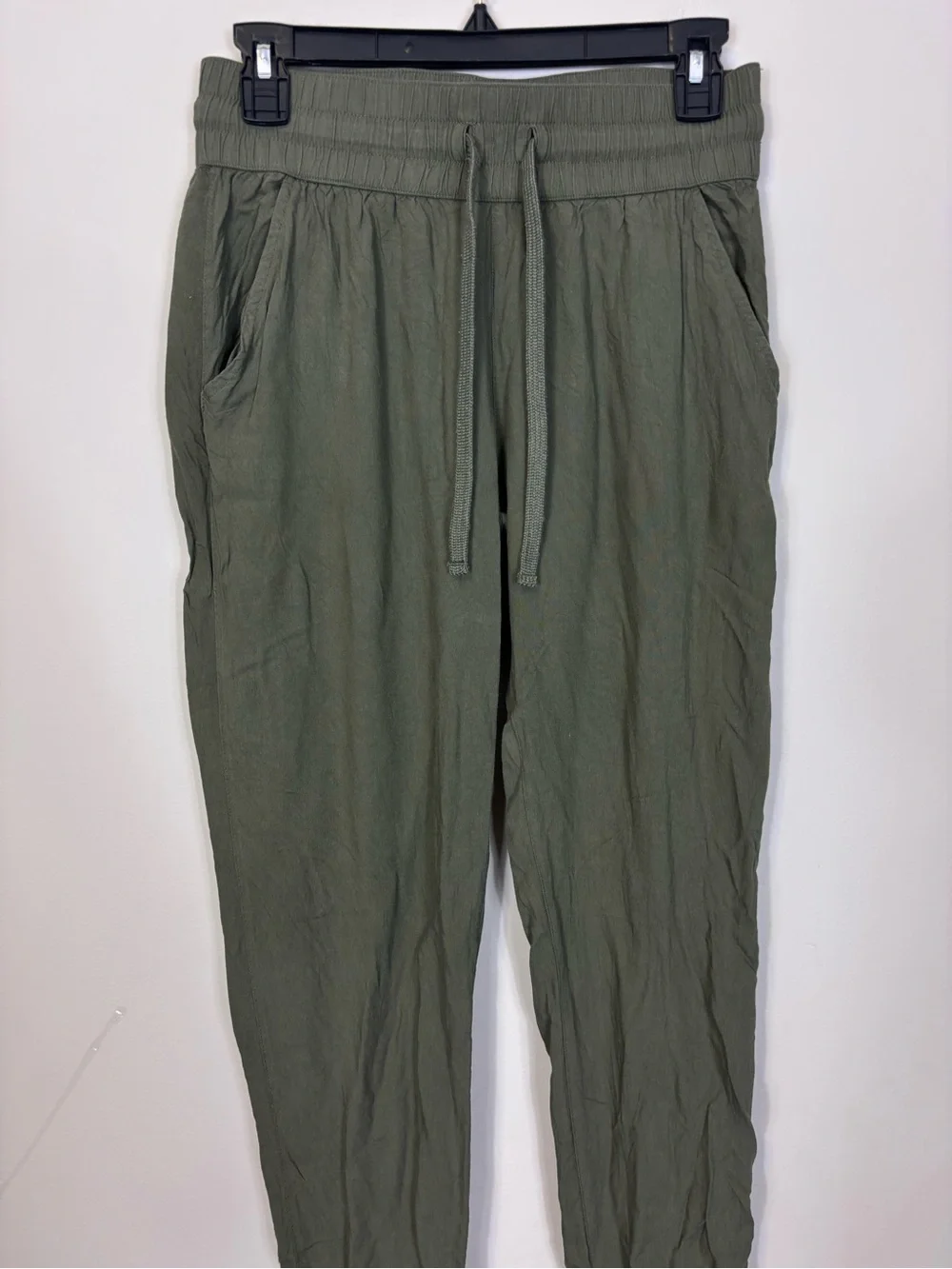 Sunday Best Aritzia Olive Green Drawstring Jogger Pants Women’s Small